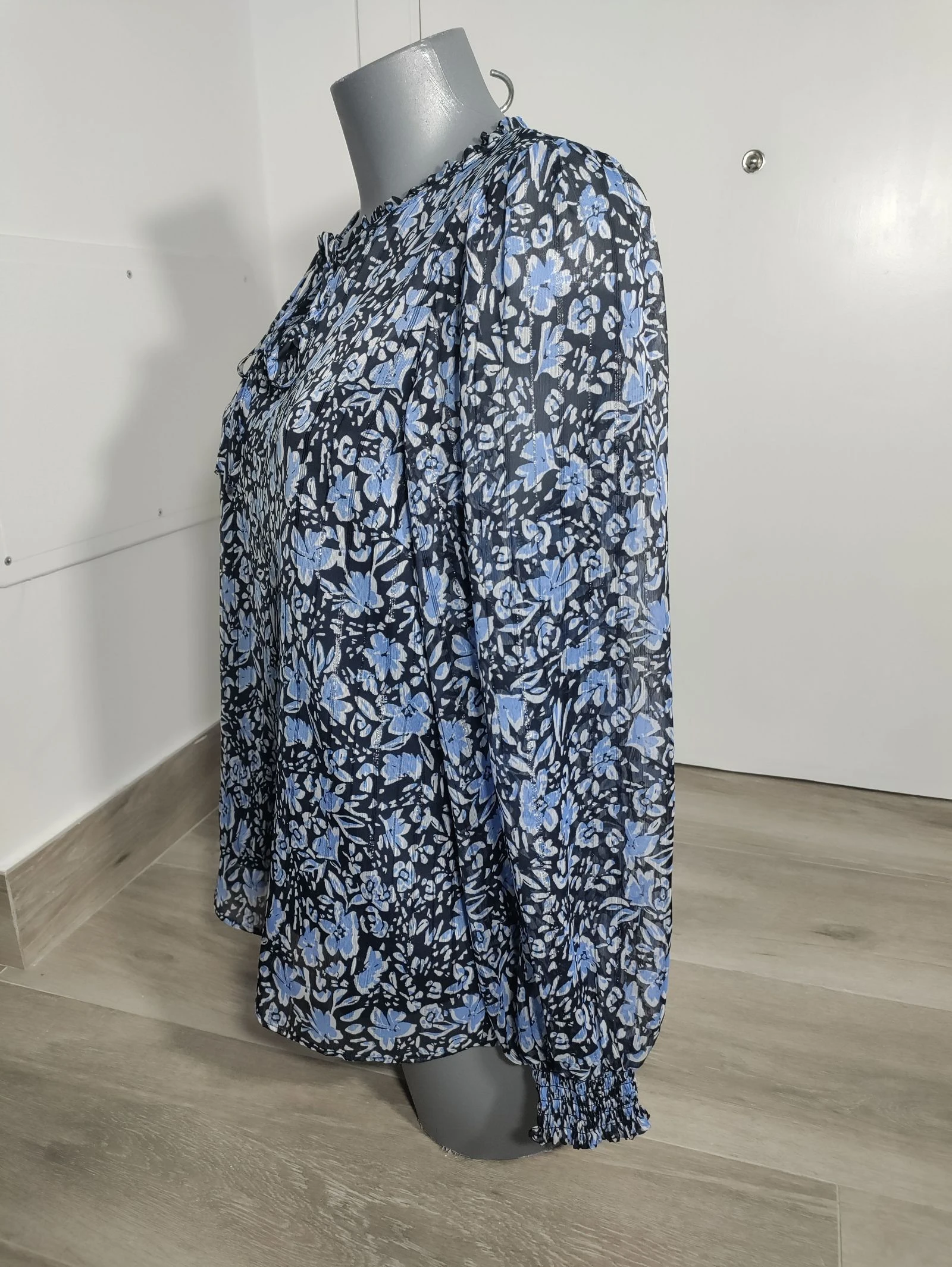 Blauwe bloemenblouse voor dames C&A met binnentop en lange mouwen – Maat 40 – photo 3